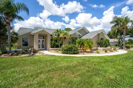 Spacious 5-bedroom house in lovely Rotonda West with fast WiFi and Private Pool