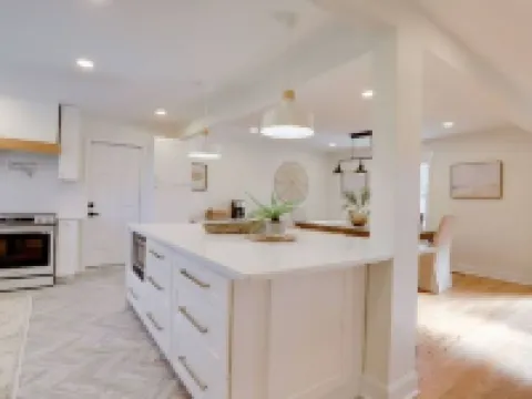 Family-friendly: Elegance 15mins to Downtown D.C. Hotels in Lincolnia