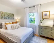 Gorgeous Carriage House close to USNA, walk to stadium, free parking,  pets+kids