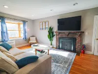 Tufts 4BD/2BA - 5.MIN to Harvard&Boston / Free Parking / Walk to Subway Hotels in Somerville