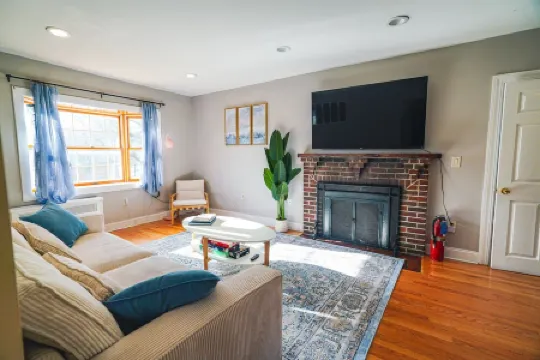 Tufts 4BD/2BA - 5.MIN to Harvard&Boston / Free Parking / Walk to Subway