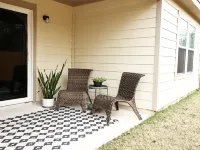 Cozy & convenient to TAMU, the Brazos County Expo, & Legends!