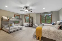 The Bolton House - 5 BR 3.5 BA Home with Hot Tub