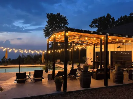 Bougie Boondock Tiny Home Отели в г. Carroll County