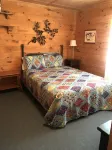 BUCK FALLS LOG CABIN, 5 bedroom Chalet RETREAT between Highlands and Franklin NC