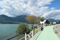 Design apartment with sun terrace and a 5-minute walk from the lake