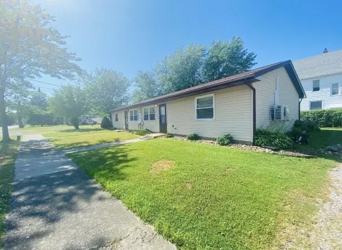 Tis’ Time Hideaway. Just a few blocks from beautiful Lake Erie!