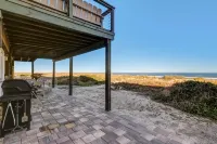 NEW: Oceanfront Luxury Home l Beachfront Deck, Patio l Hot/Cold Outdoor Shower