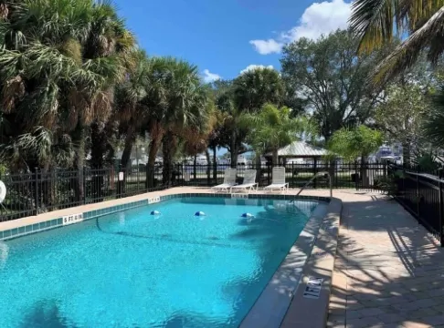 Luxury 2 story condo with 2 bedrooms and 2 balconies in tranquil Melbourne