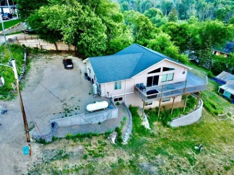 Mississippi River View Lodge with Hot Tub! Sleeps 14