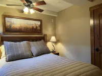 Make memories. Cozy ski in ski out.  Convenient to skiing and restaurants!