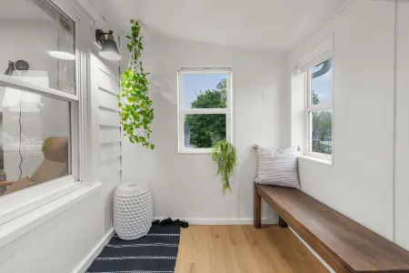 Charming Luxury 1BR Near Downtown. Dog Friendly! Отели рядом с достопримечательностью «Savers»