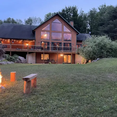 Cozy Log Cabin - Nature Escape - 5 Acres