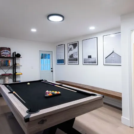 Vero Beach Gem: Pool, Game Room, King Beds, minutes to the beaches...