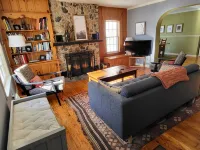 Eco-friendly riverfront home. Close to Ann Arbor and on the Huron River! 와시트너 카운티 호텔