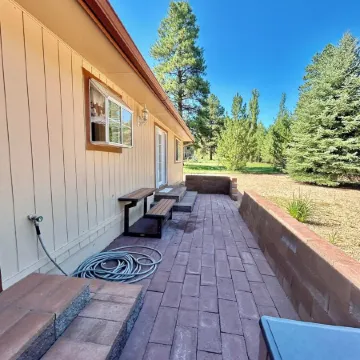 Country Club Reining Deer Ranch. Snowbowl, Golf, Fireplace!