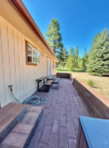 Country Club Reining Deer Ranch. Snowbowl, Golf, Fireplace!