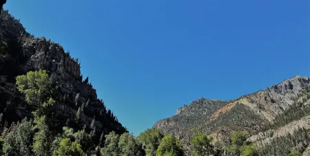 Outlaw Inn!  Minutes from Main Street, 3 bedroom, 3 bathrooms, full living space