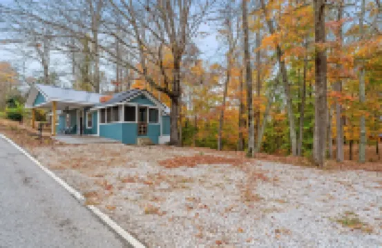 Beautiful cabin just seconds from Dale Hollow Lake!