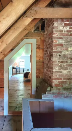 Centrally located MidCoast country farmhouse suite, just 20 minutes to Route 1!