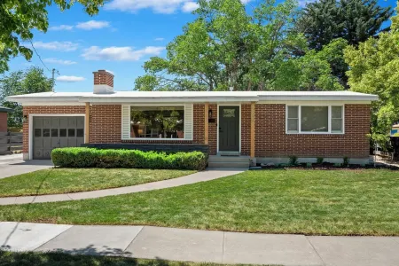 Hot Tub ~ Media Room ~ Game Room ~ USU .4 miles