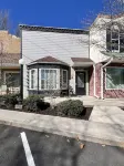 Haven at Hazel ~ Downtown Studio, stylish and centrally located on the square.