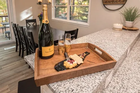 ✔ 25% OFF! Ski~Lakefront paradise & lake toys! Hot Tub~Dock~Game RM & Fire-pit!