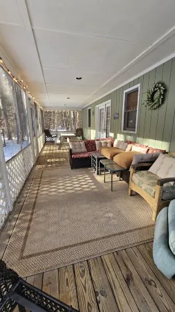 Perfect Family Ski Trip Home Near King Pine and Cranmore – Cozy & Convenient Отели в г. Тамворт