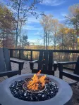 NEW! CAPER Treehouse: modern cabin-HOT TUB VIEWS!
