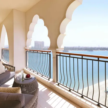 The Ritz-Carlton Abu Dhabi, Grand Canal