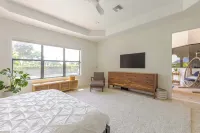 Luxurious Villa with Pool, Close to Sanibel Island