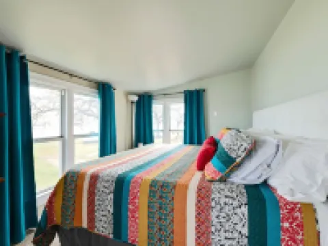 Small but cozy apartment style lakefront home on Buchanan Dam with great views! Hotels in Buchanan Dam