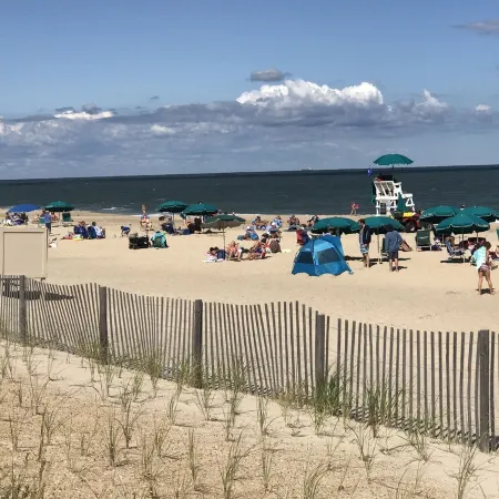 Sea Colony, Walk to Beach & Tennis--Beautiful, Sparkling Clean Getaway!