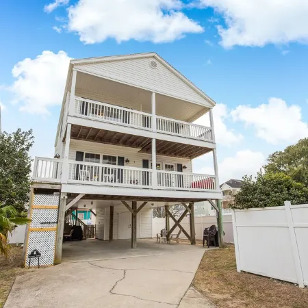 Spectacular Beach House just 1 min. walk to beach w/ Private Salt Pool & Hot Tub