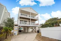 Spectacular Beach House just 1 min. walk to beach w/ Private Salt Pool & Hot Tub