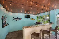 Big Luxury 6 bdrm, Pool, Spa, Bikes, Kayak, Reviews, Beach!