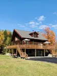 Warm Secluded Adirondack Chalet with Game Room and Bar/Lounge Hotels in Warrensburg