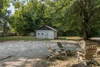 Gorgeous interior, walk to downtown, amazingly renovated historic 1901 house!