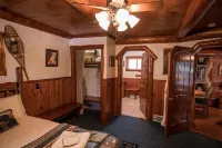 Rustic and Charming one Bedroom cabin. Upgraded pontoon! Hotels in Hayward