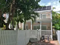 Secret Villa II @ Old Town: with Private Pool, close to Duval!