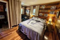 Twain Harte Group Cabin: Sleeps 21+, Walk to Town, Lake Access, Pet-Friendly