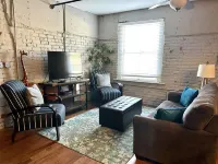 Cozy loft in the ❤️ of DT Lynchburg!