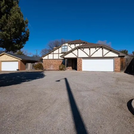 Spacious Welcoming Oasis With Gameroom