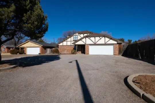 Spacious Welcoming Oasis With Gameroom