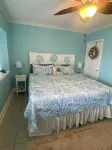 Waterfront on Ochlockonee Bay-Renovated condo & sparking pool