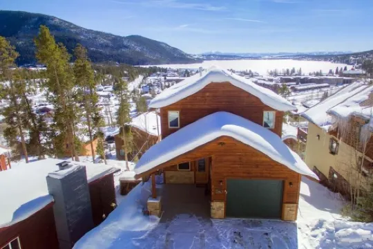 Stunning Lake & Mountain Views + Walk to Town + XL Hot Tub!