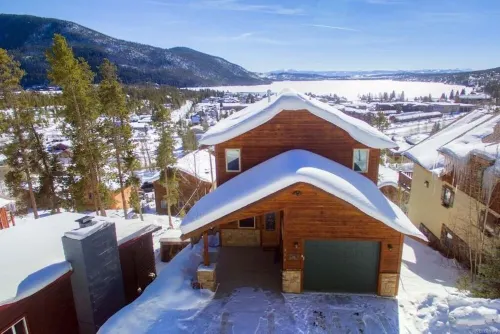 Luxury home w/ amazing views from all 3 levels + XL Hot tub!