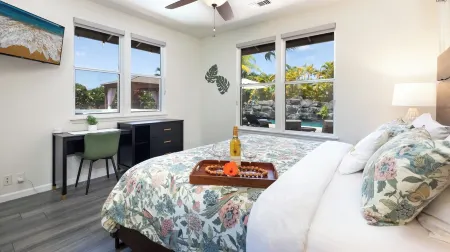 Private tropical villa in Kona: Resort style heated pool, Hot tub & Ocean views