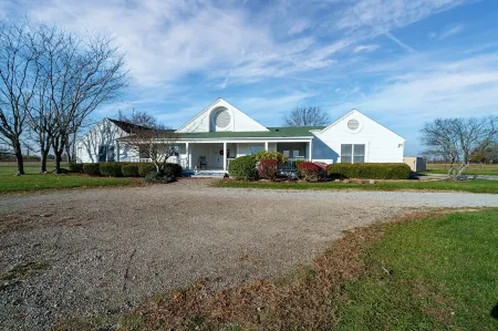 Lone Wolf Ranch Отели в г. Юнион Тауншип