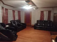 LeGros Chateau - Best Downtown Dells Vacation Rental! Game Room!